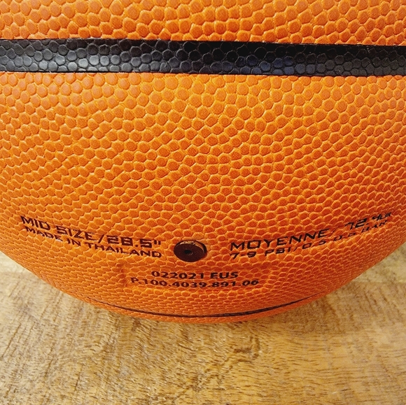 Nike Elite Championship Gold Women's Kay Yow Size 6 Game Ball 28.5” Basketball - Picture 4 of 4